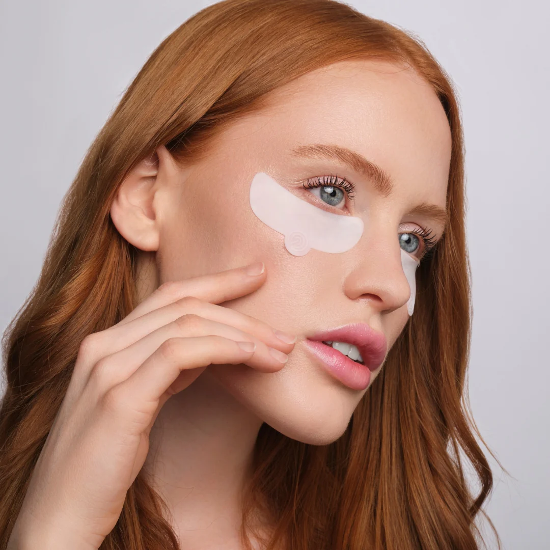MAXYMOVA Bajo Patch Glow Serum 15ml, cuidado del contorno de ojos con oro de 23 quilates.