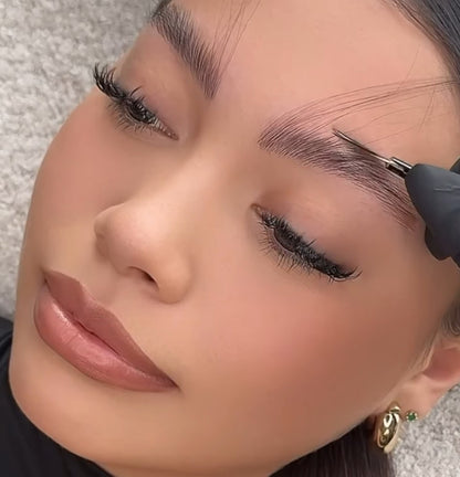 Extensiones de cejas 3D