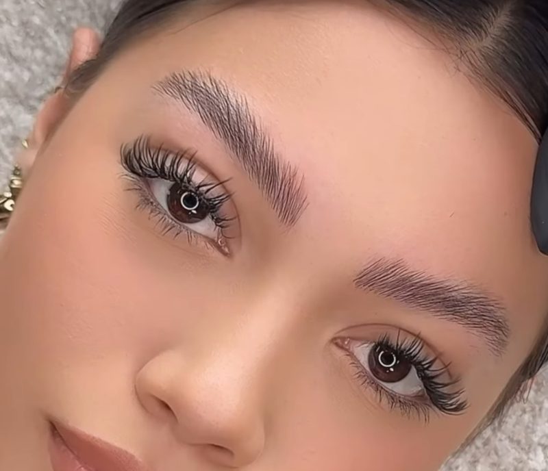 Extensiones de cejas 3D