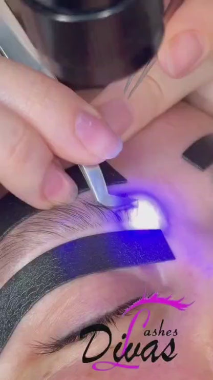 ¡NUEVO! Kit Extensiones de Cejas 3D con pegamento y Uv lamp.